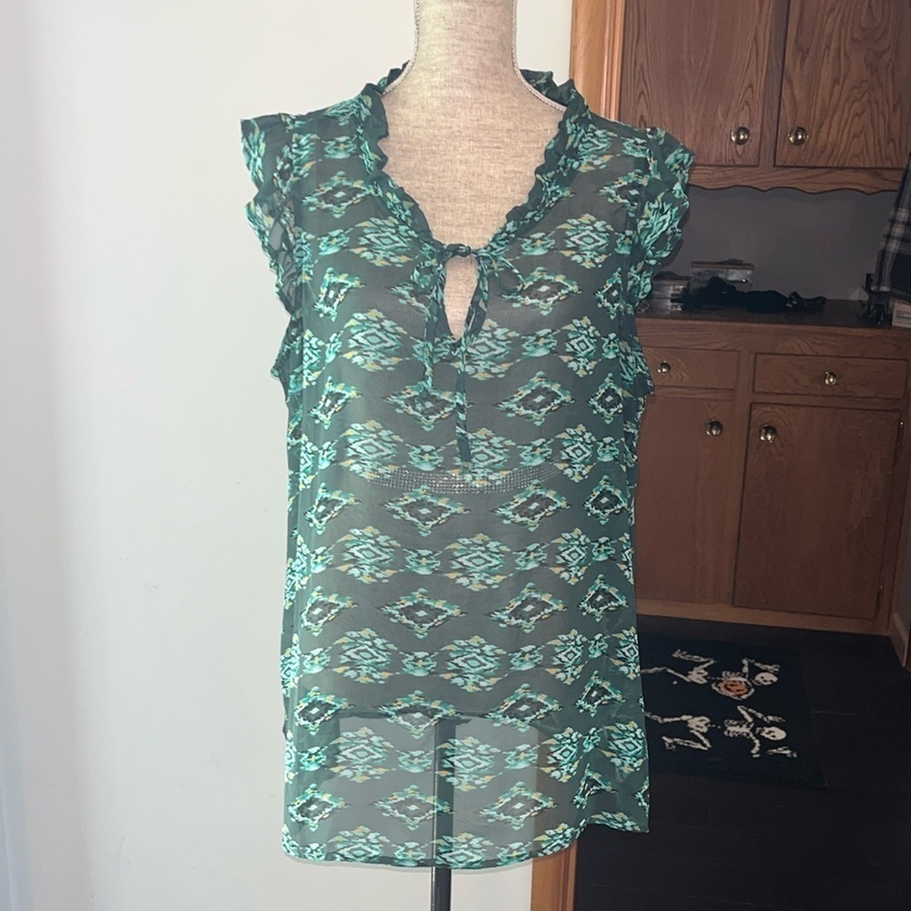 Bobeau chiffon sleeveless blouse with ruffle detail size 1X.  NWOT